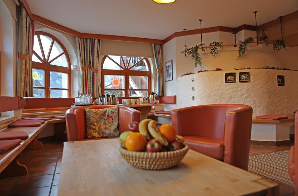 Haus Der Begegnung Hotel Гозау Екстериор снимка