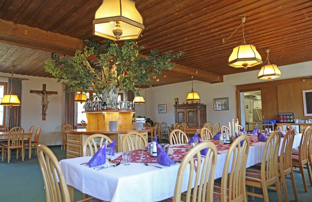 Haus Der Begegnung Hotel Гозау Екстериор снимка