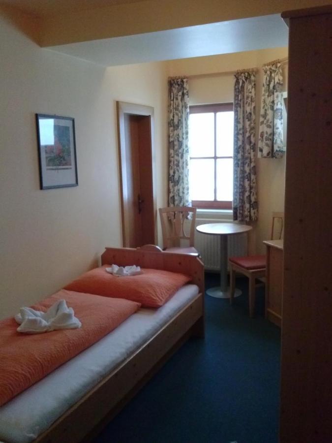 Haus Der Begegnung Hotel Гозау Стая снимка