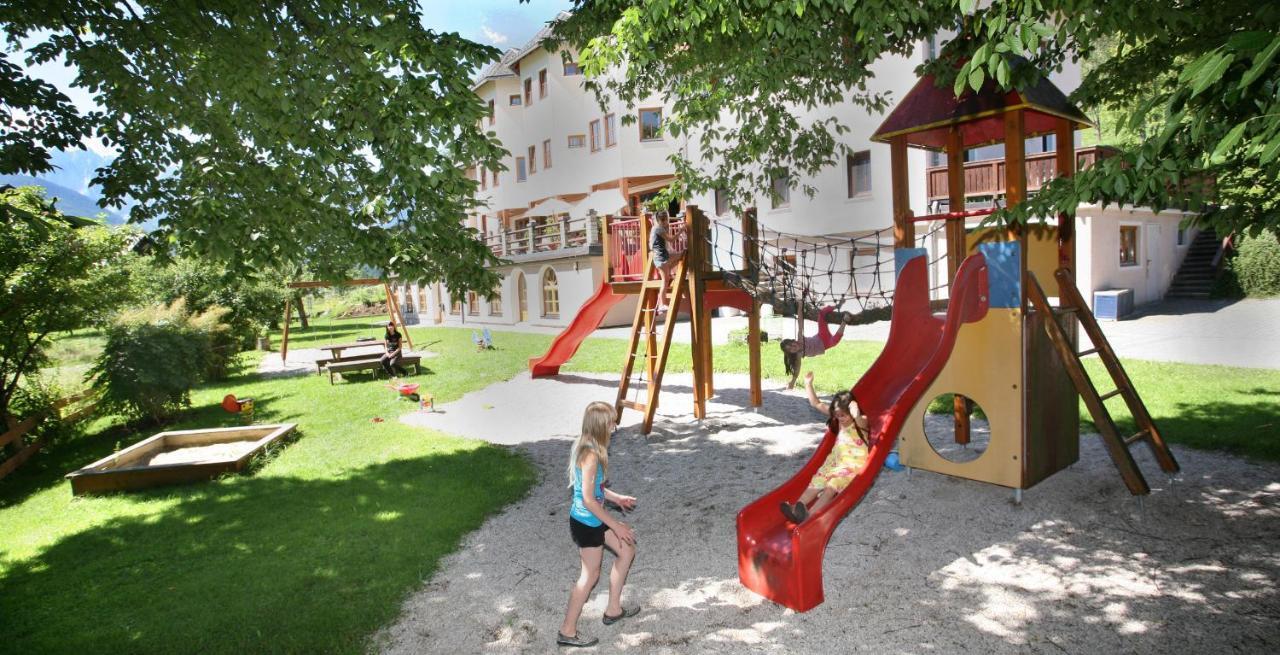 Haus Der Begegnung Hotel Гозау Екстериор снимка