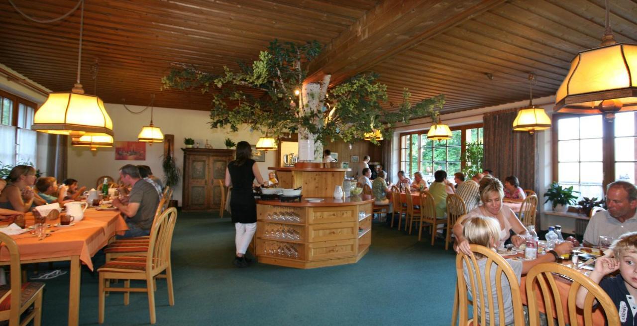 Haus Der Begegnung Hotel Гозау Екстериор снимка